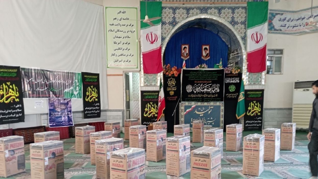 اهدای ۲۵ بخاری گاز سوز به نیازمندان در آزادشهر
