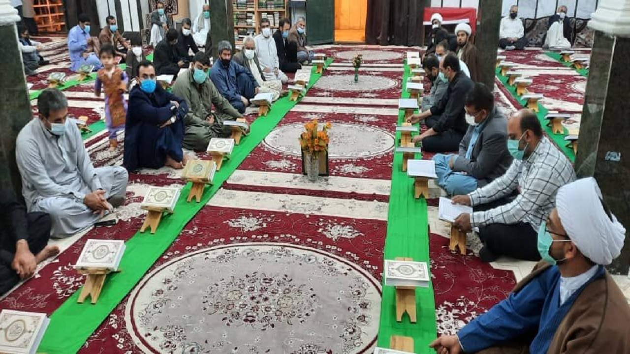 محفل انس با قرآن کریم در طولانی‌ترین شب سال در ایرانشهر برگزار شد
