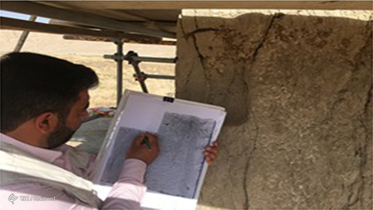 مستندنگاری و مرمت درگاه سنگی شهر استخر به پایان رسید