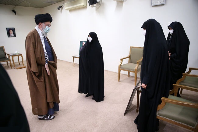 دیدار ستاد بزرگداشت و خانواده سپهبد شهید حاج قاسم سلیمانی با رهبر انقلاب