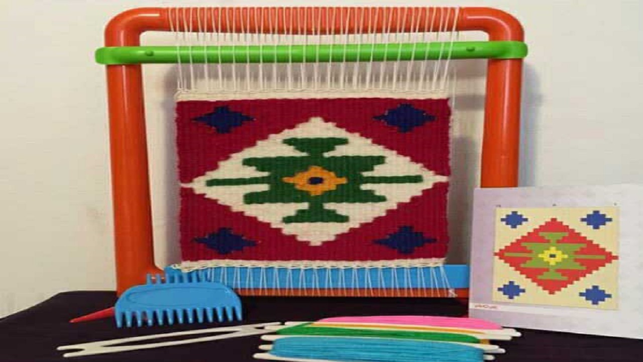 آشنایی دانش آموزان یزدی با رشته گلیم بافی