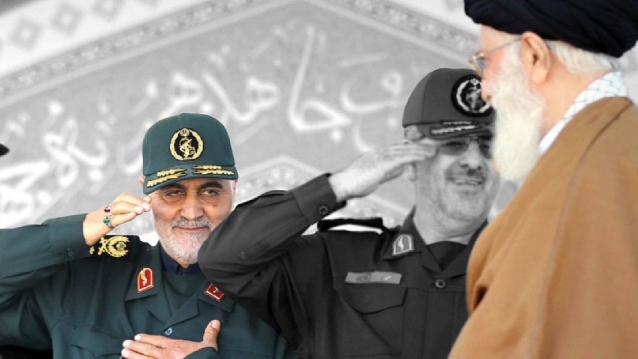 ماجرای ژست معروف حاج‌قاسم موقع عکس‌گرفتن + فیلم