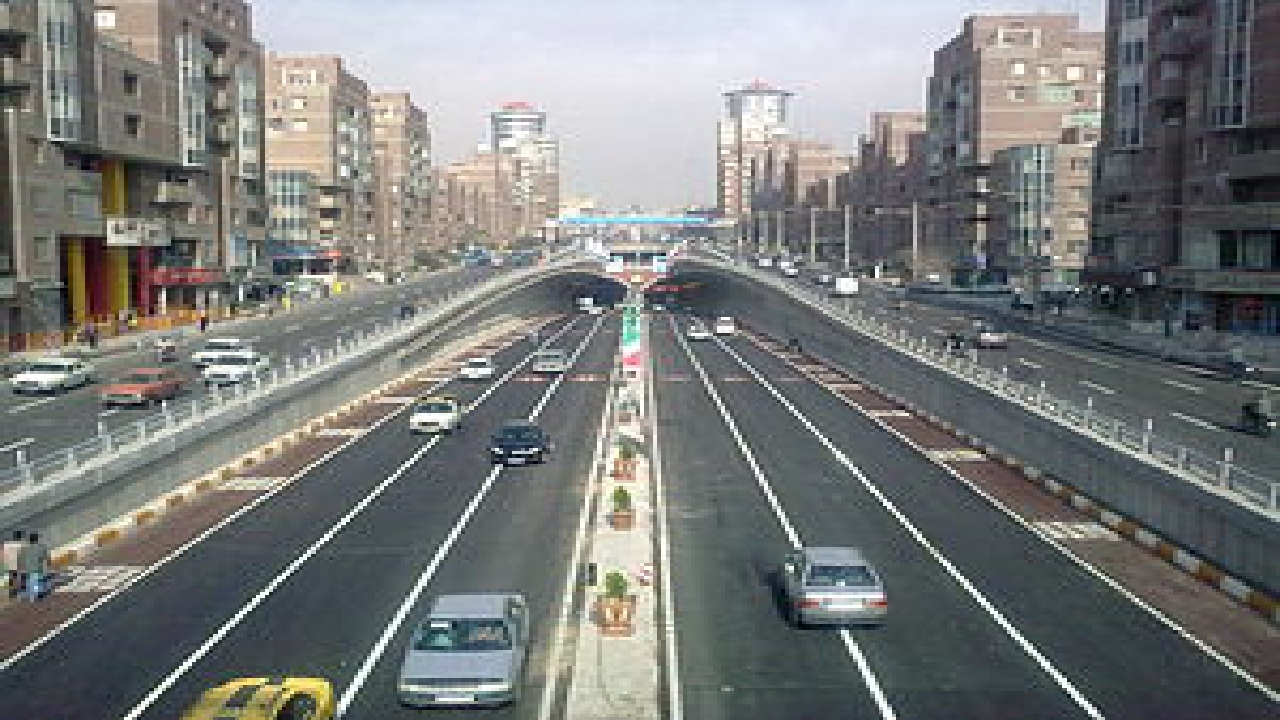 بازداشت پرتاب‌کنندگان سنگ به سمت خودروها در بزرگراه نواب