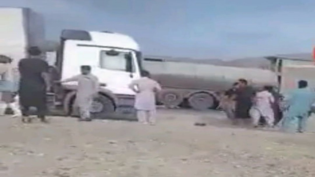 درگیری ۲ راننده تریلی در محور راسک -سرباز