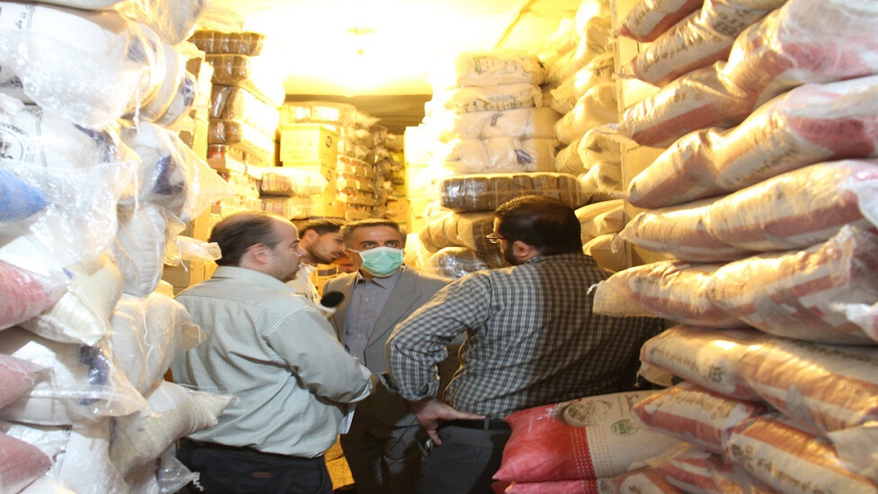 توزیع ۹۹ تن گوشت، برنج، شکر، قند و تخم مرغ  در اردستان