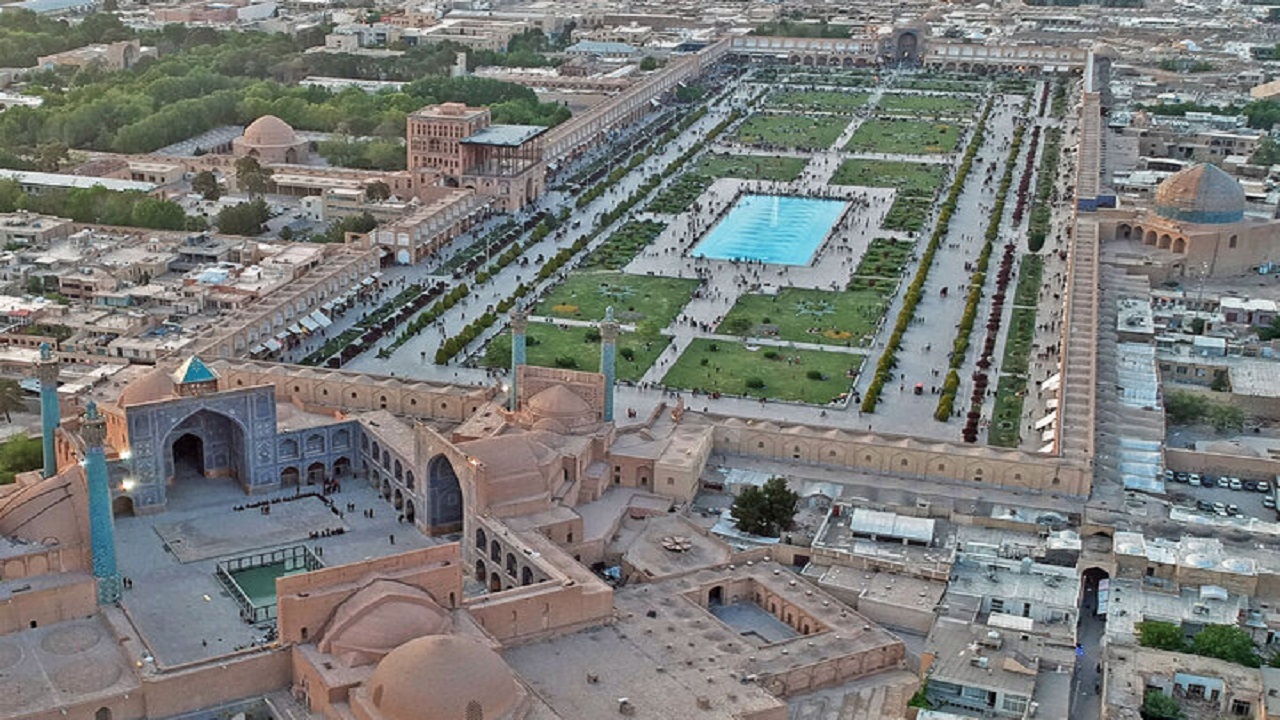 فرونشست نیم متری میدان نقش جهان