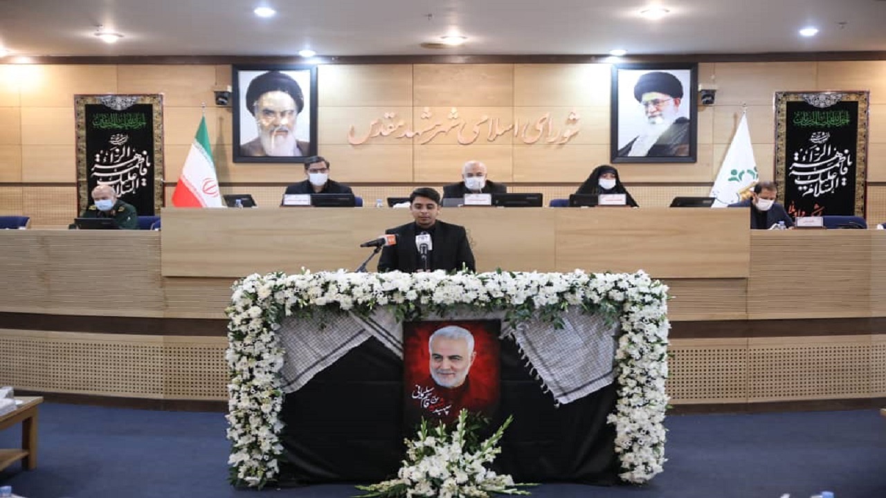 طراحی و نصب تندیس سردار سلیمانی در عرصه میدان شهدا