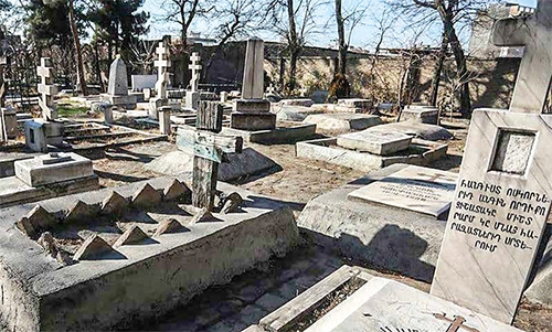 قبرستانی ناشناخته در مشهد