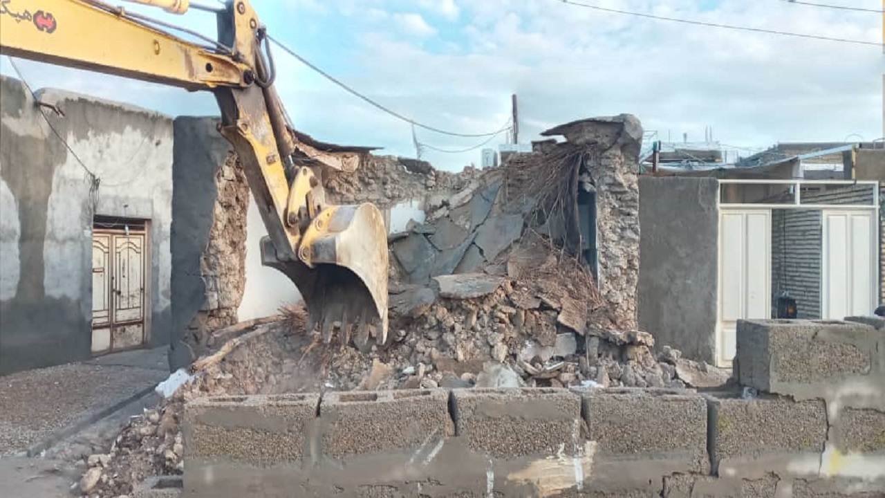 تخریب قسمتی از یک باب منزل مسکونی گلی در هندیجان بر اثر بارش باران