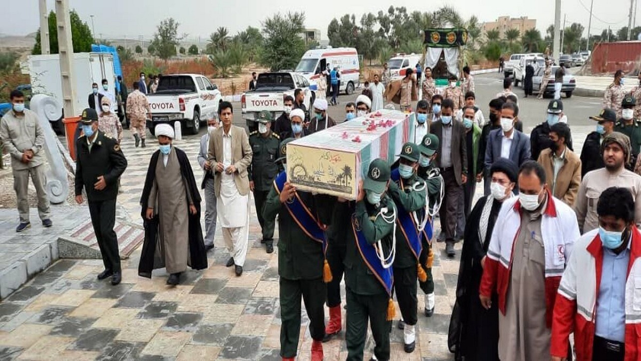 شهدا با نثار جانشان به همگان هویت بخشیدند