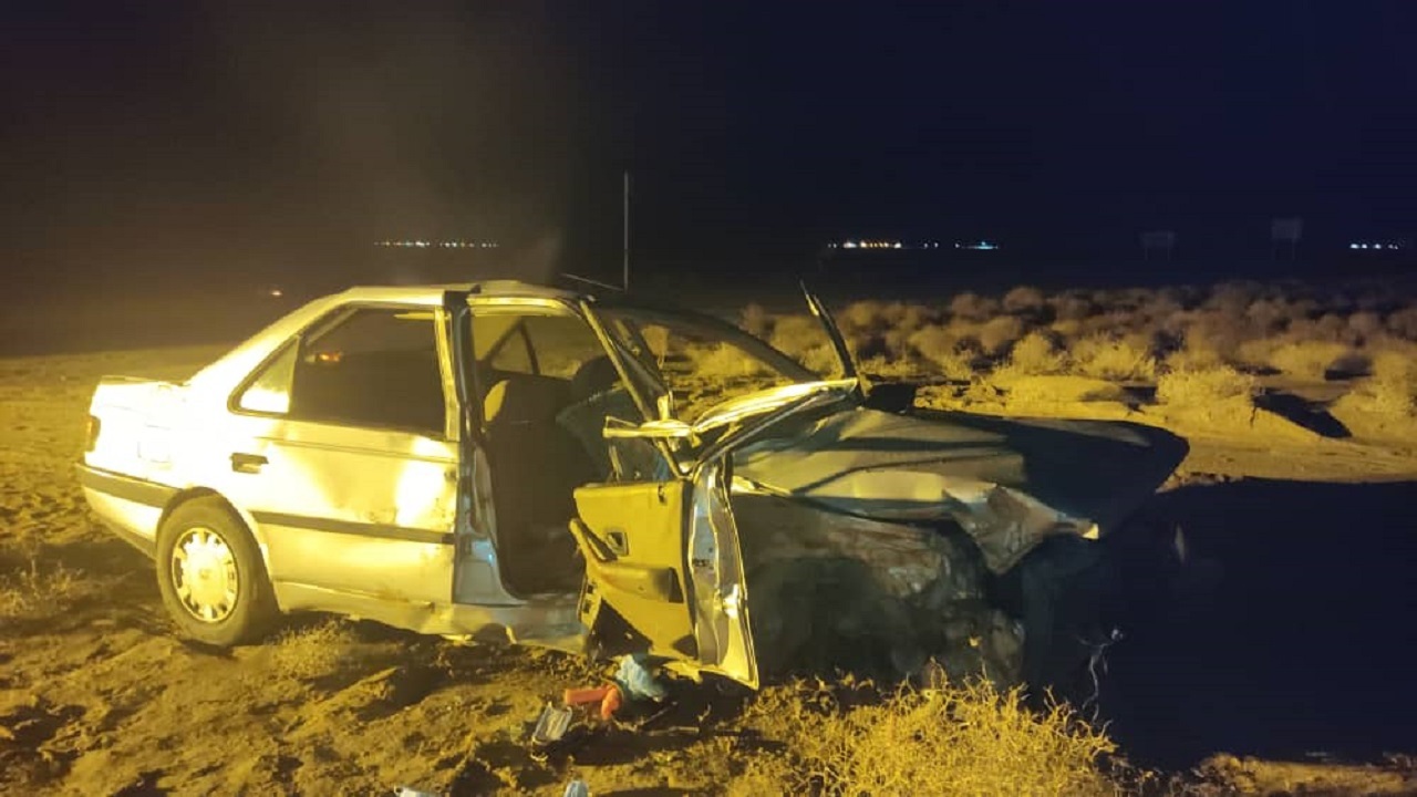 امدادرسانی به سه مصدوم حادثه تصادف خودرو سواری سمند و پژو ۴۰۵