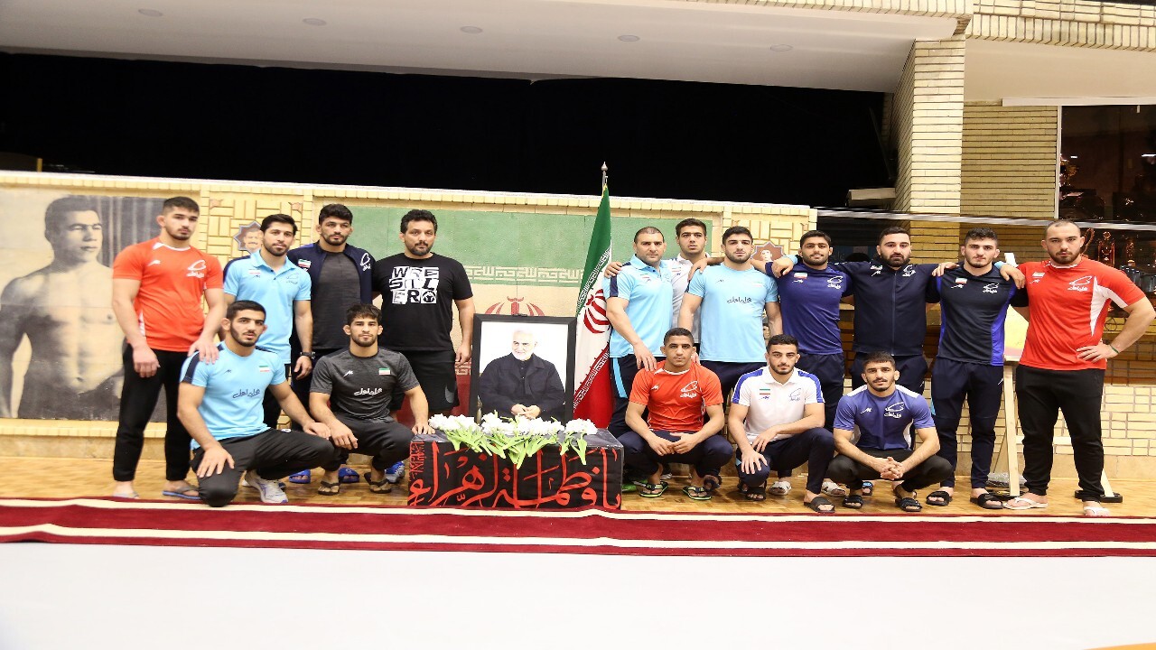 مراسم میثاق نامه کشتی گیران با حاج قاسم سلیمانی برگزار شد