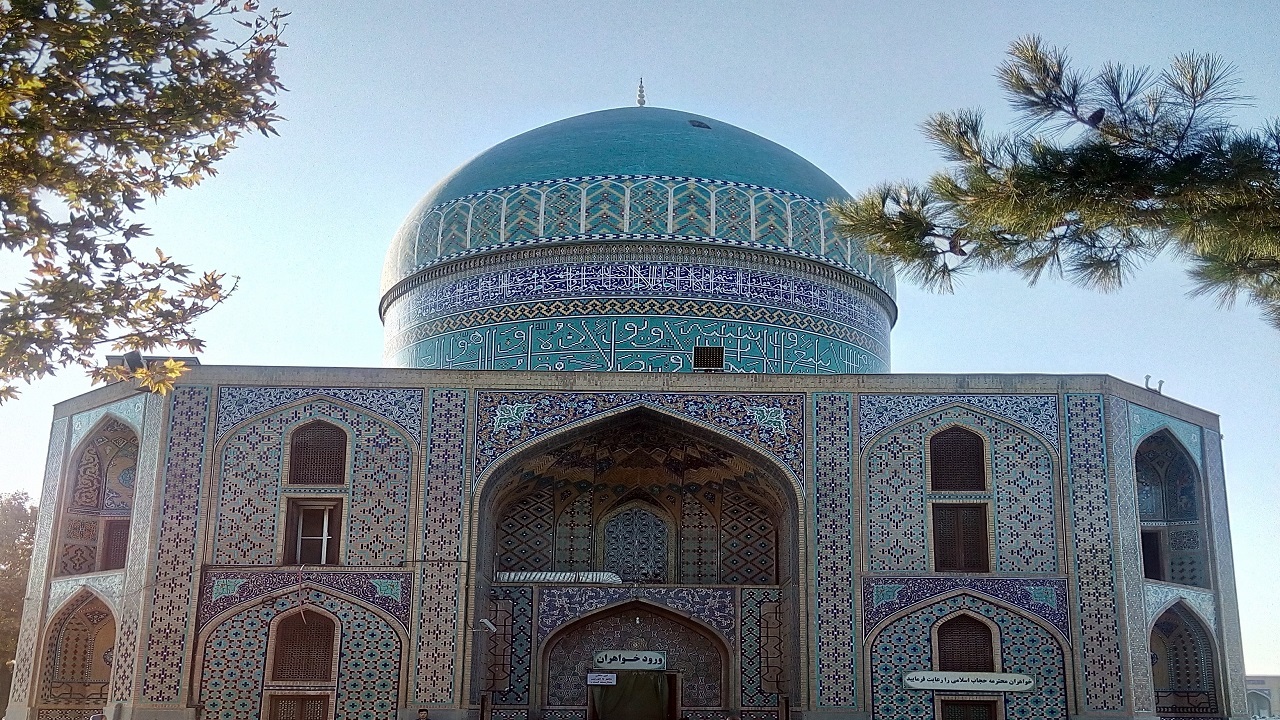گلزار شهدای خواجه ربیع مشهد باید ساماندهی شود