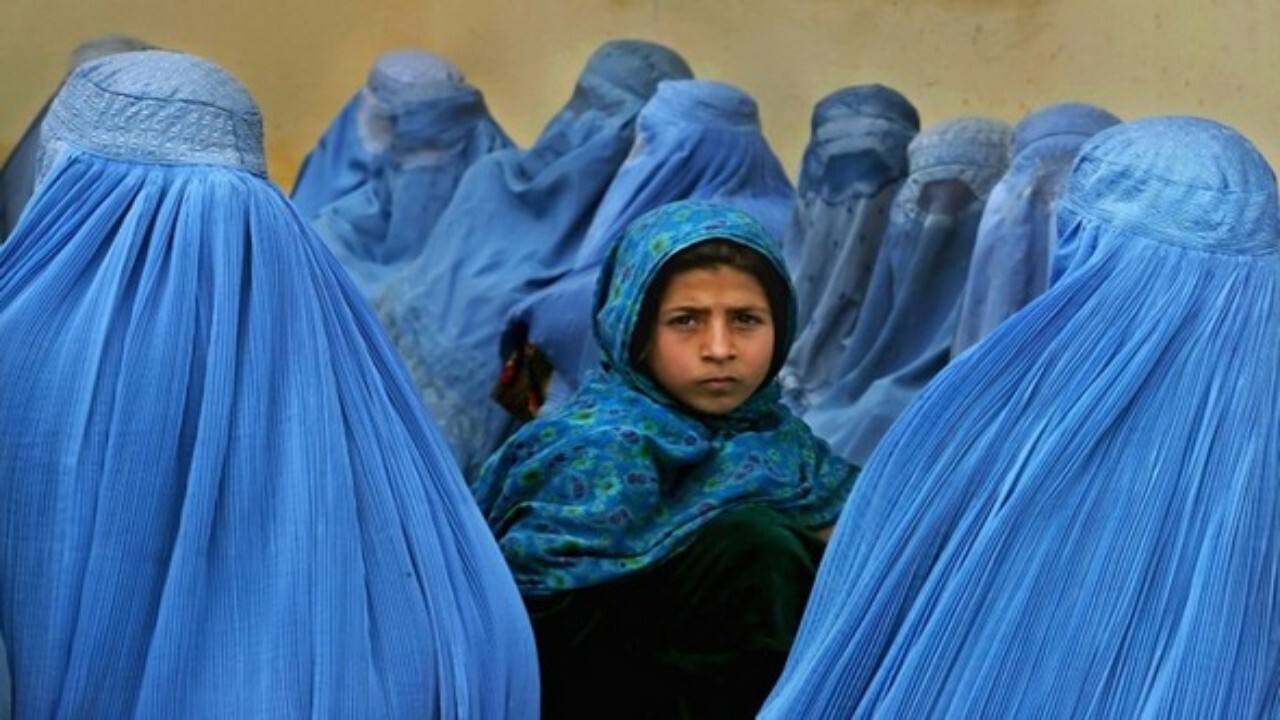 محدودیت برای زنان بحران اقتصادی در افغانستان را تشدید می‌کند
