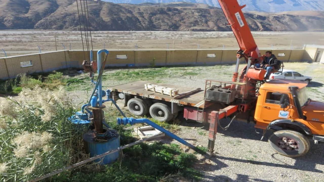 تعویض الکترو موتور شناور چاه آب جابر شهرستان بدره