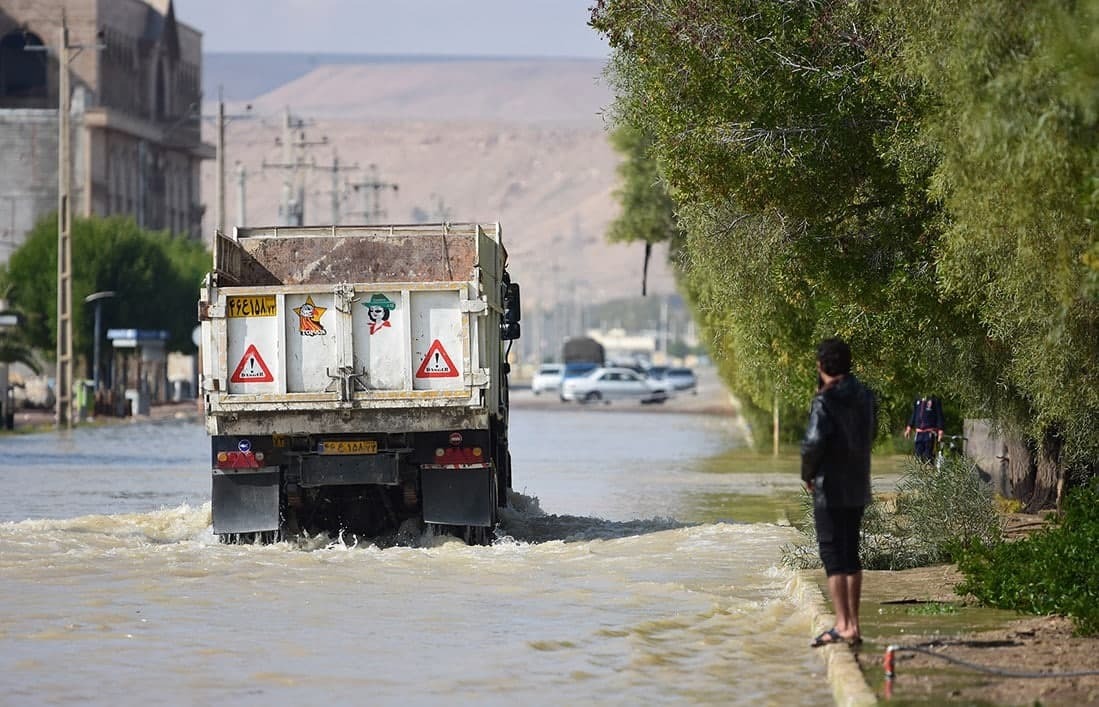 آبگرفتگی در شهر لار بعد از بارندگی های اخیر