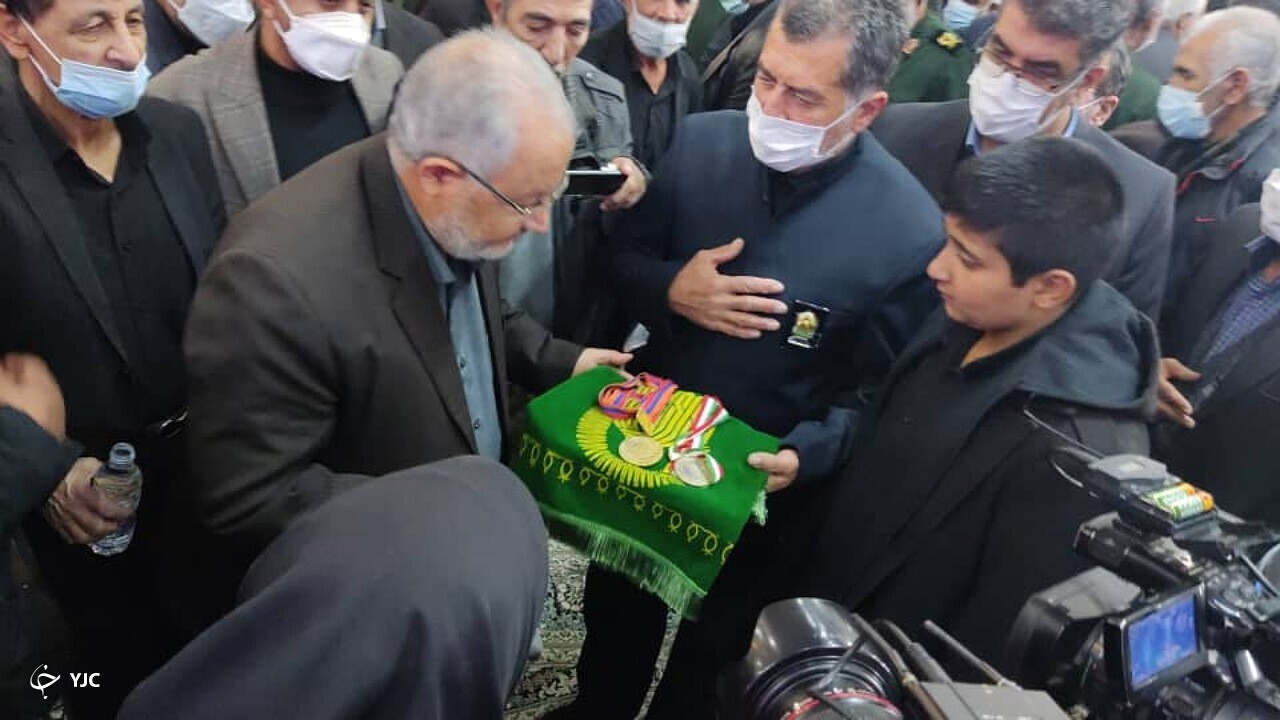 اهدای مدال قهرمانان المپیک به فرزندان «حاج قاسم»