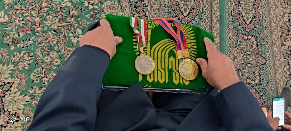 اهدای مدال قهرمانان المپیک به فرزندان &laquo;حاج قاسم&raquo;