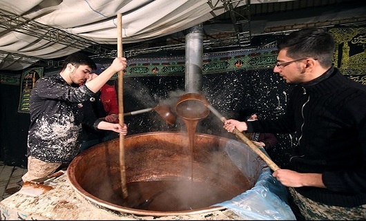 برگزاری مراسم سنتی مذهبی سمنو پزان در همدان