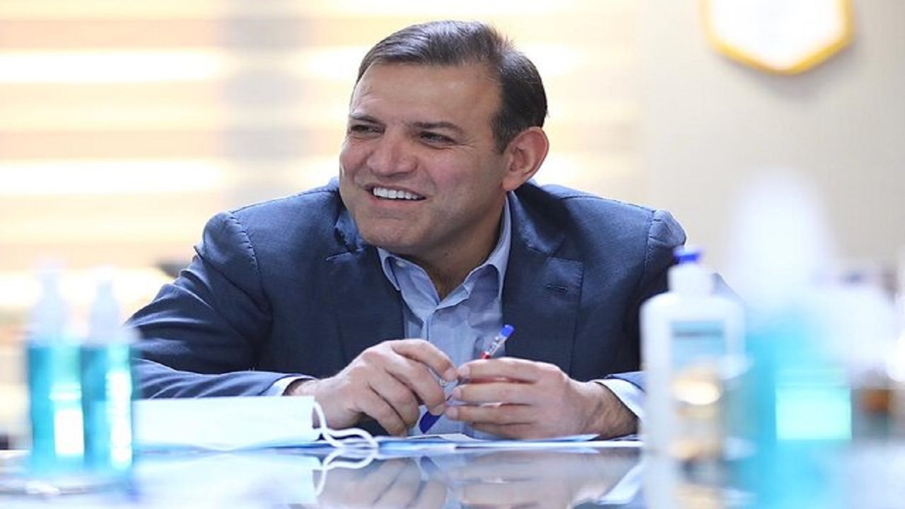 عزیزی خادم: اسکوچیچ با قدرت کارش را انجام می‌دهد