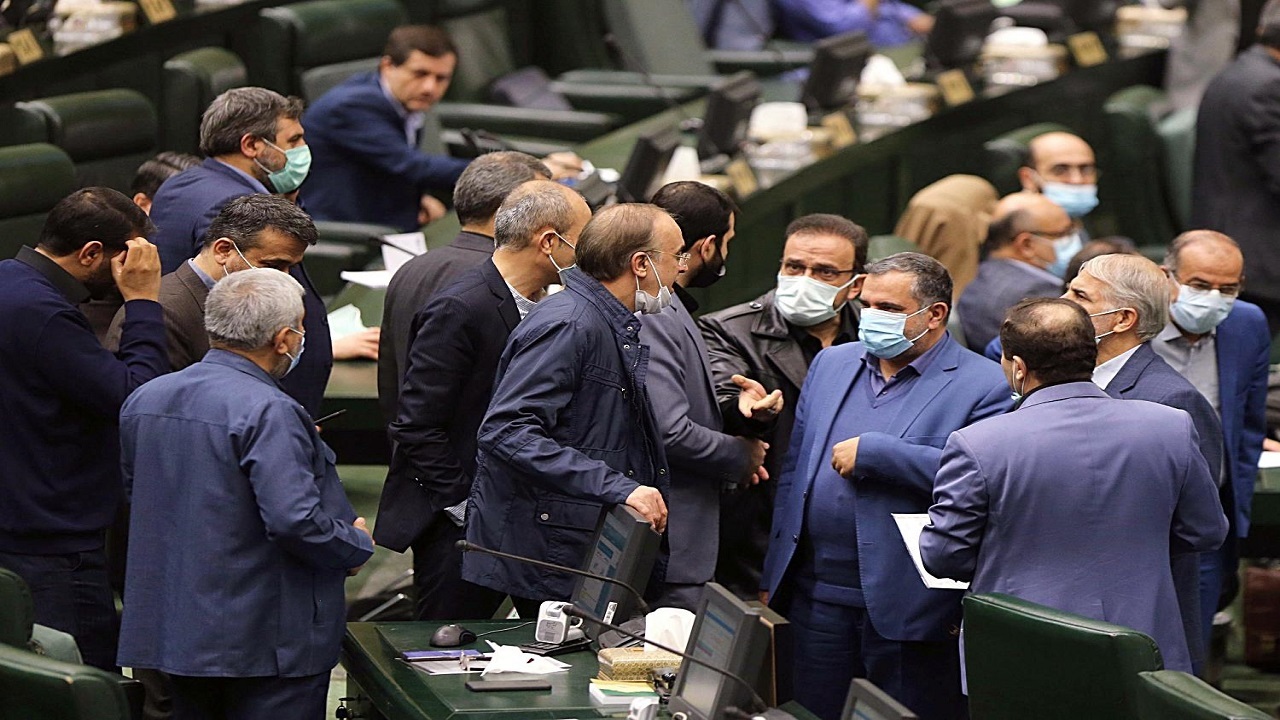 رد کلیات یک طرح پس از مدت‌ها رایزنی/ پای دانشجویان پزشکی به اصل ۹۰ باز شد
