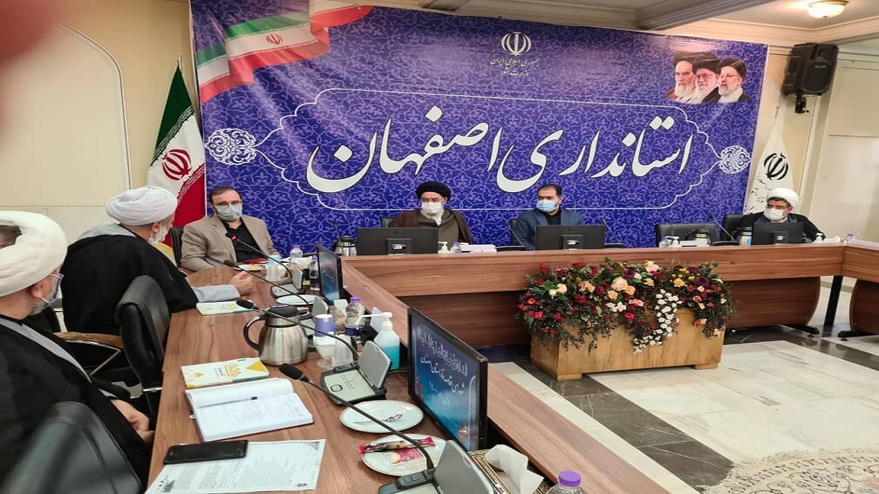 مدارس و والدین نقش بسیار مهمی در پرورش نسل نماز خوان دارند