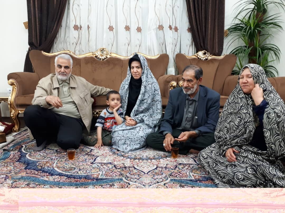 حاج قاسم سلیمانی و راننده اش 