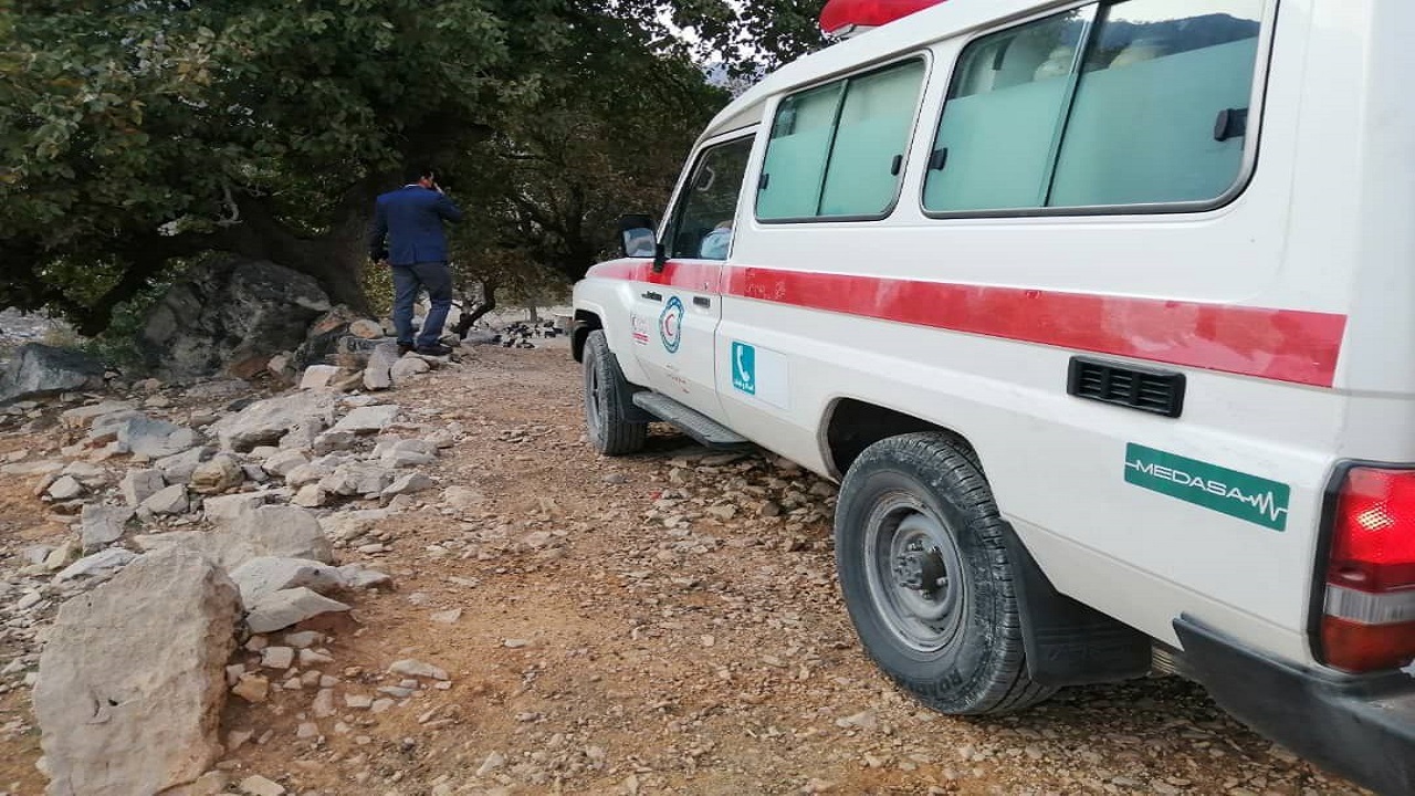 نجات خانواده گرفتار در مسیر باتلاقی حوالی روستای بیدبلند بهبهان
