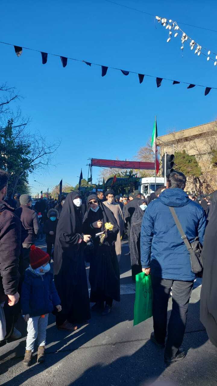 وداع مردم تهران با شهدای ۸ سال دفاع مقدس + فیلم