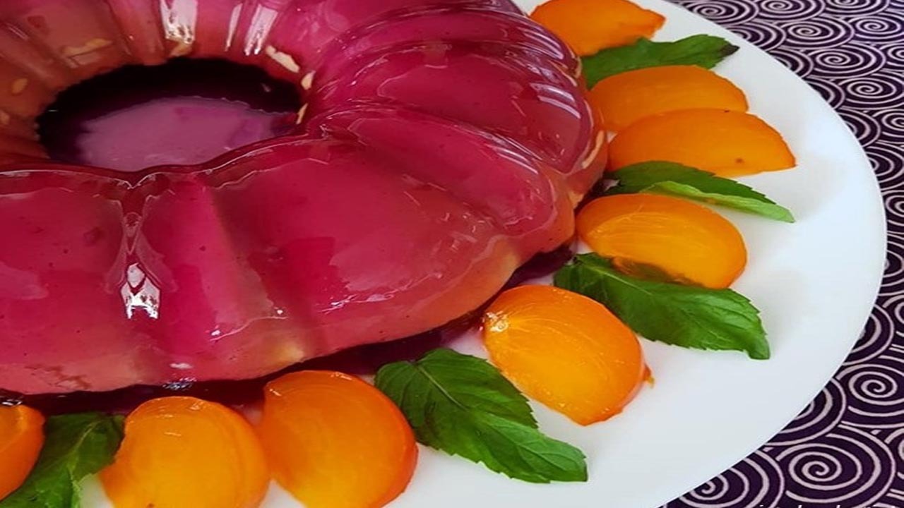 دسر ژله‌ای و خرمالویی در ۵ دقیقه + طرز تهیه