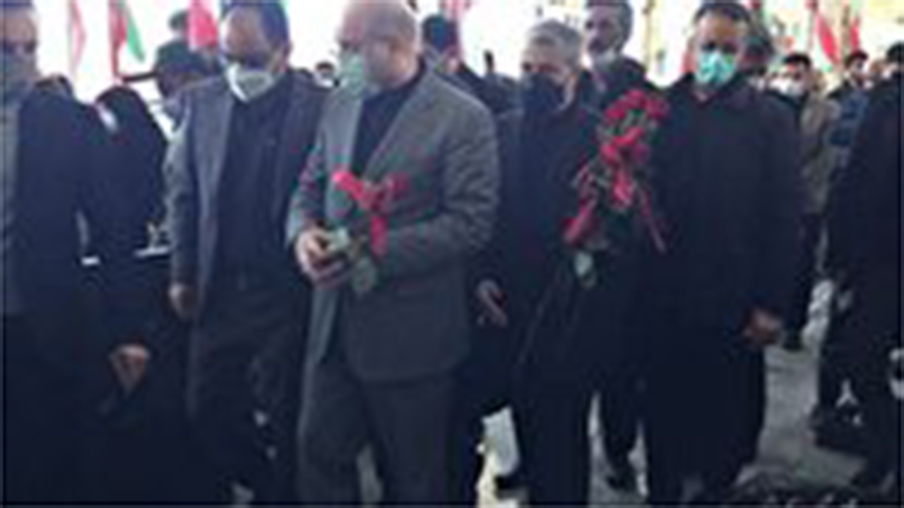 ادای احترام رئیس مجلس شورای اسلامی به مقام شامخ شهدای نی ریز