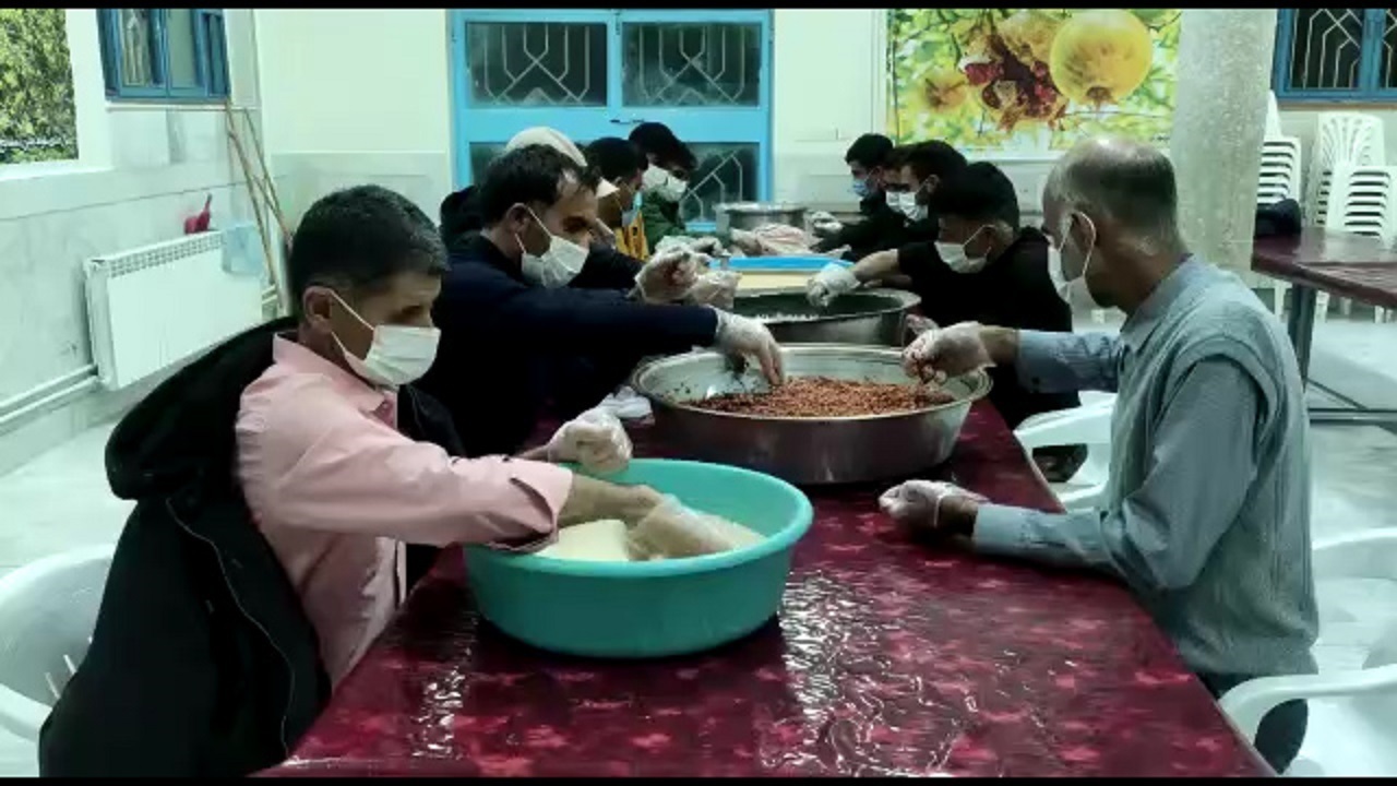 پخت غذای نذری در چهارمحال و بختیاری از