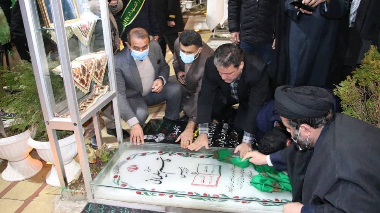 حضور مسئولان وزارت ورزش بر سر مزار سردار دل ها
