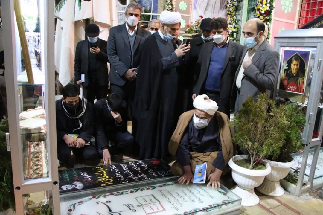 حضور مسئولان وزارت ورزش بر سر مزار سردار دل ها
