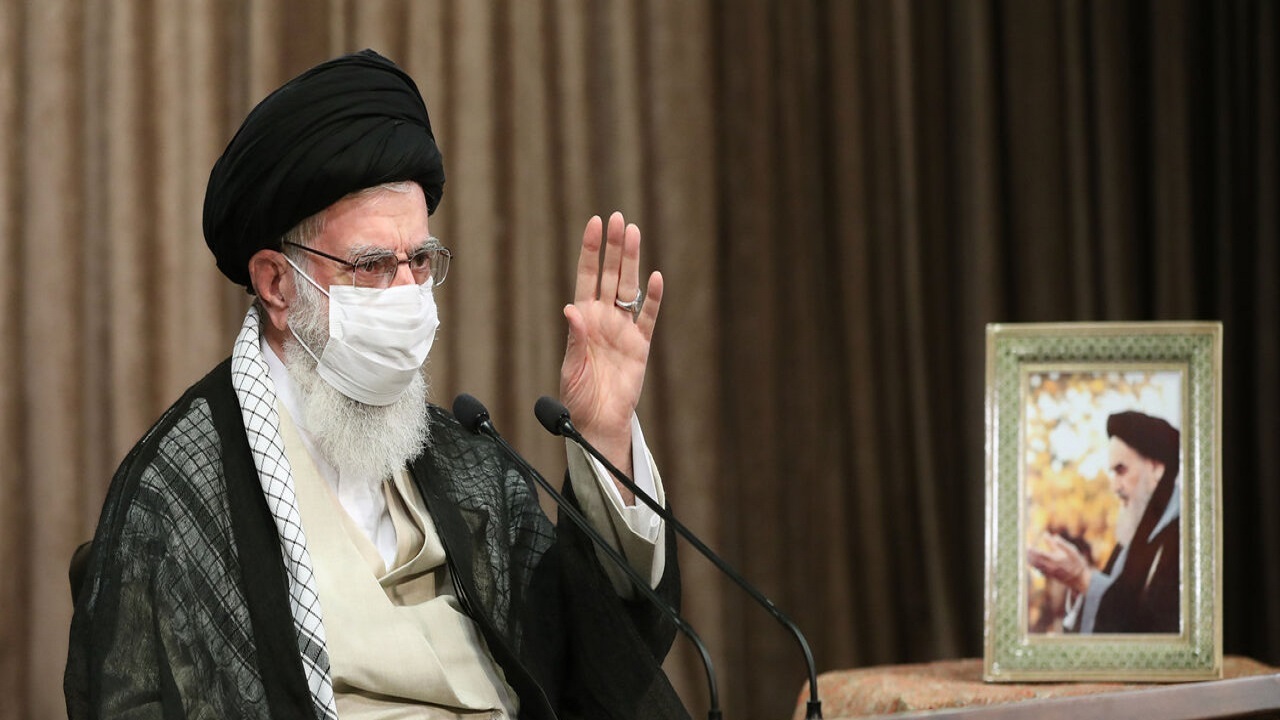 آماده سازی ارتباط تصویری شهروندان قم با رهبر معظم انقلاب در ۱۹ دی