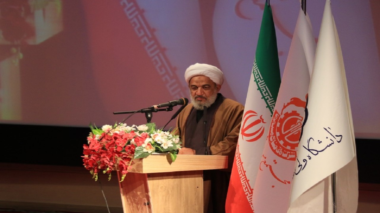 افتخار کمیسیون فرهنگی نشست وبرخاست با اهل فرهنگ است نه ماندن در اتاق دربسته!