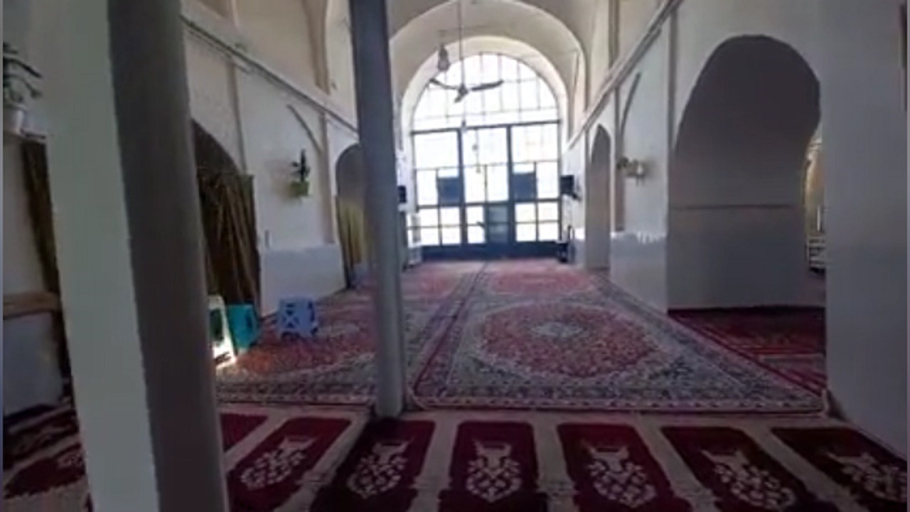 نمایی از مسجد تاریخی علی در آران و بیدگل + فیلم
