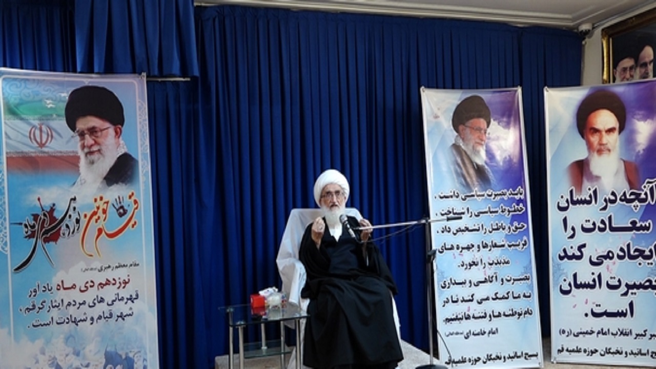 اساتید بسیجی حوزه علمیه قم با آیت‌ الله نوری‌همدانی دیدار کردند