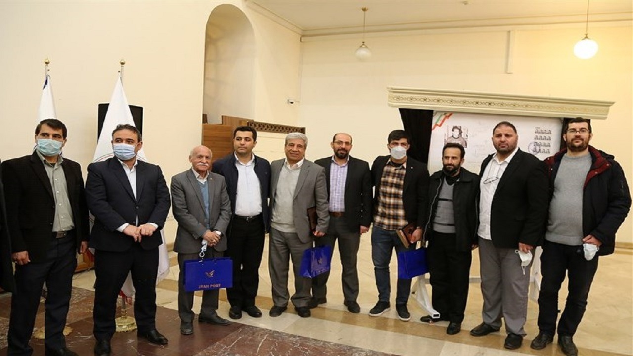تمبر یادبود جهان پهلوان تختی به موزه ارتباطات اهدا شد