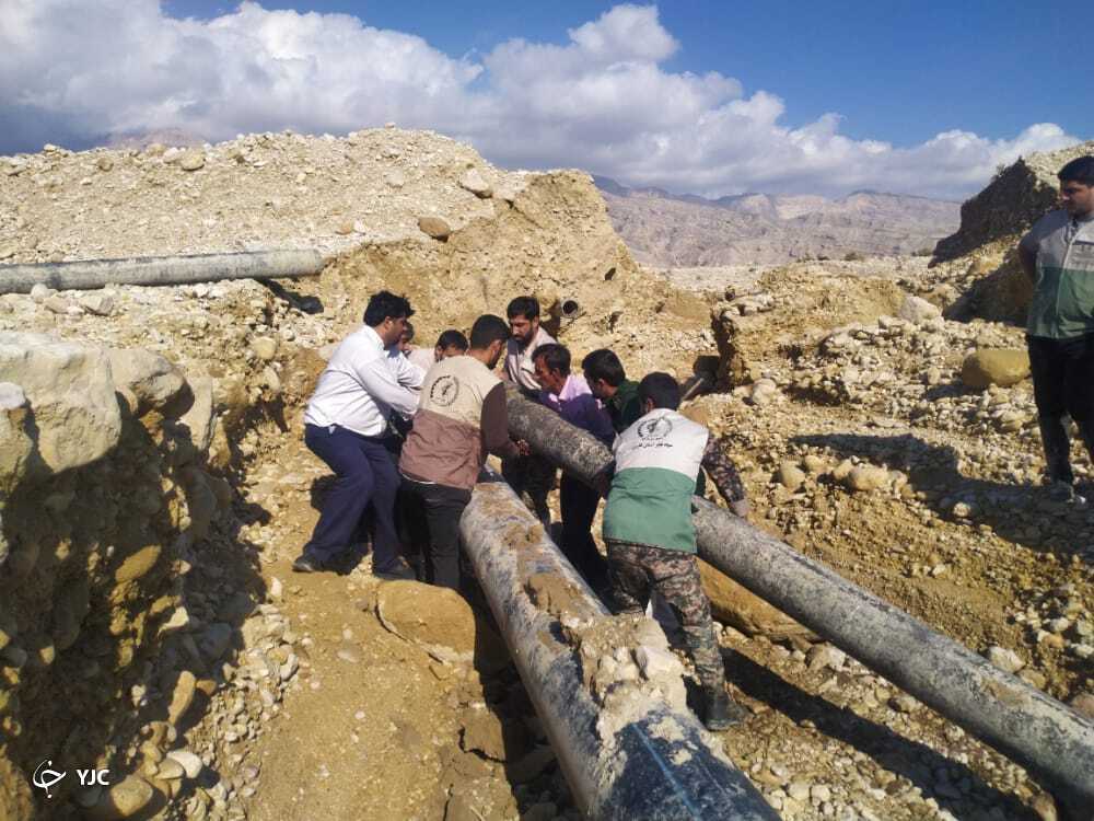 خدمات رسانی ۸۰ گروه جهادی به ۲۲۰۰ خانواده سیل زده جنوب فارس