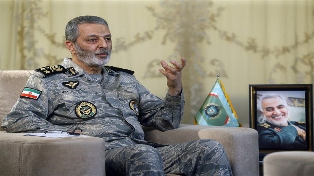 بازدید سرزده فرمانده کل ارتش از منطقه سیل‌زده کنارک