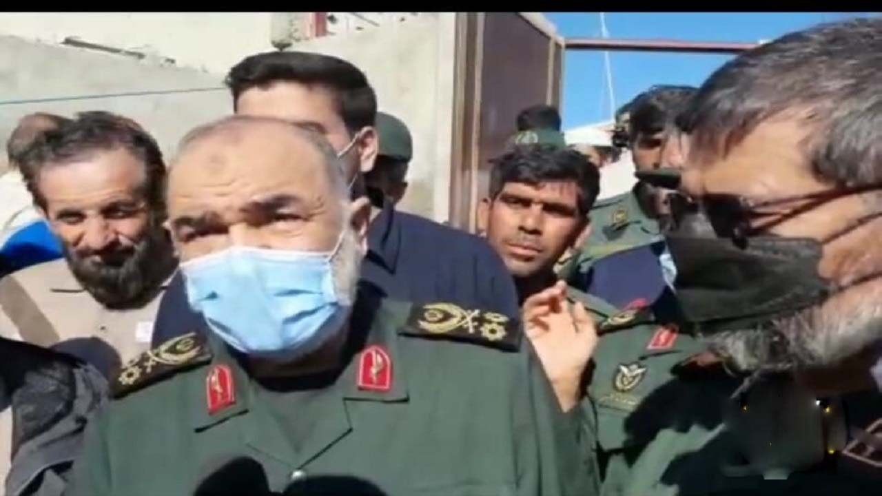 تا آخر پای رفع مشکلات سیل‌زدگان ایستاده‌ایم
