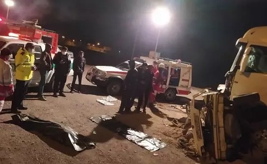 تصادف تریلر و پژو پارس در اصفهان