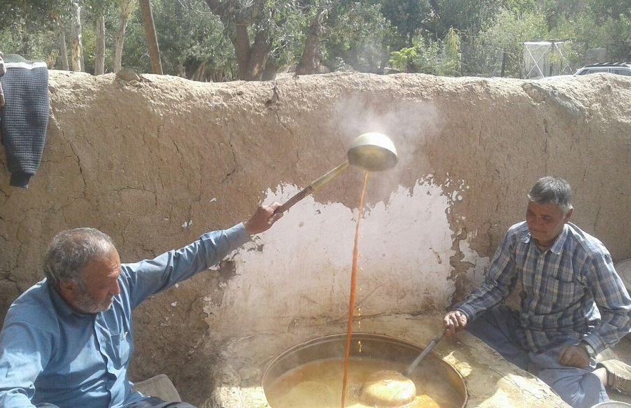طعم شیرین حلوای جوزی بایگ در خطر فراموشی است/ چقدر سوغات معروف بایگ را می&zwnj;شناسید؟