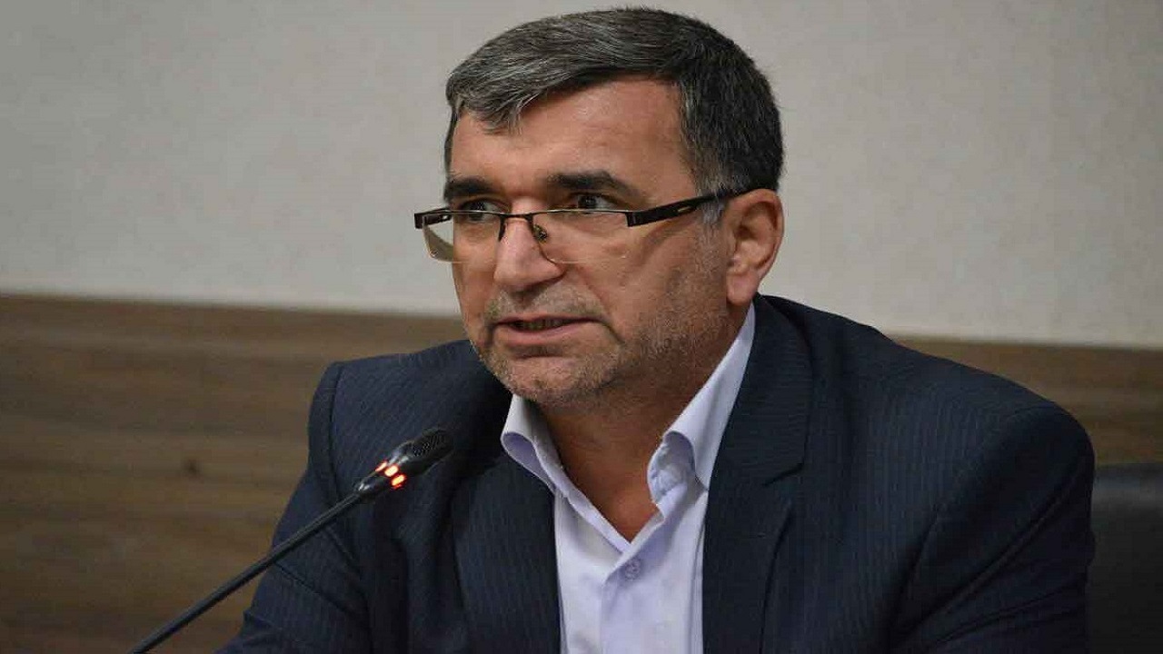 آموزش و پرورش باید دانش آموزان باایمان تربیت کند