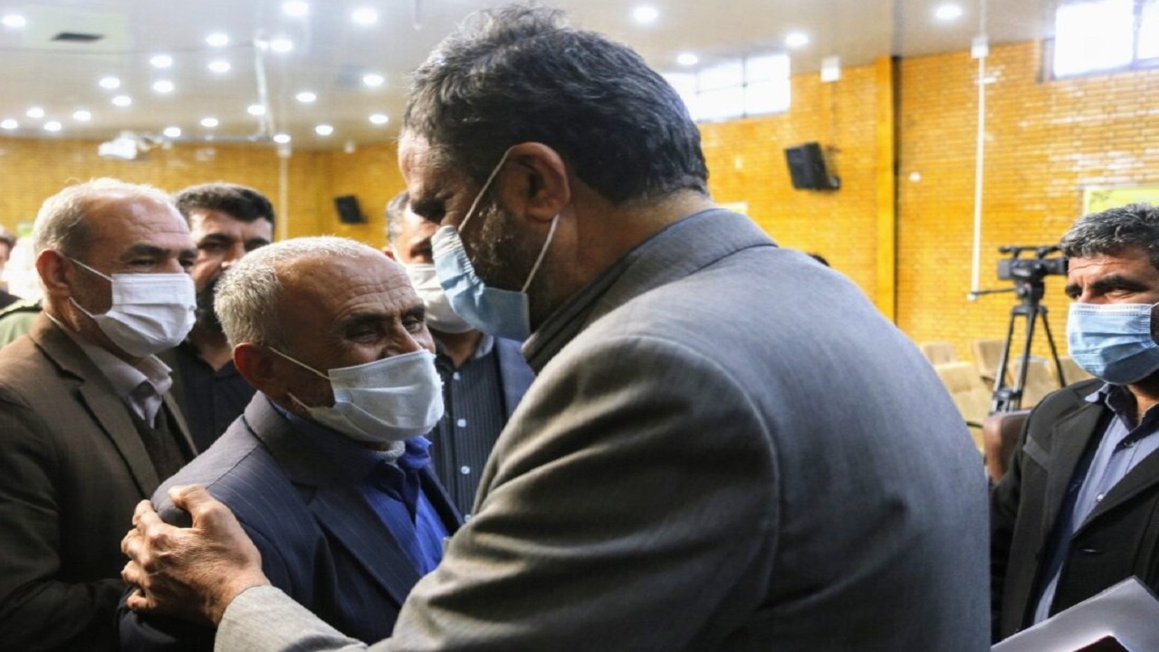 دیدار استاندار چهارمحال و بختیاری با جمعی از خانواده شهدا