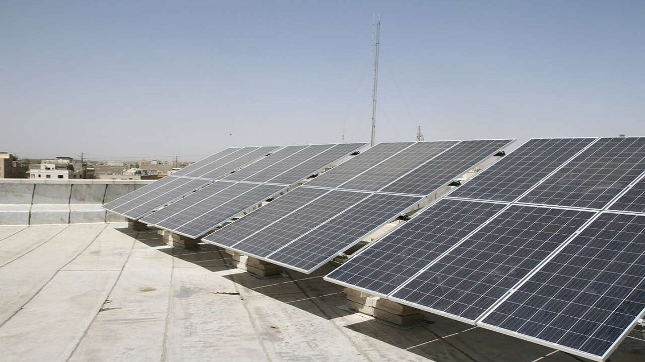 پیشرفت ۵۵ درصدی عملیات احداث نیروگاه خورشیدی بروجن