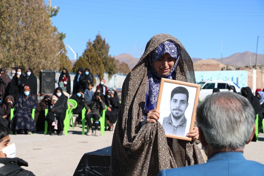 نمایش زندگی یکی از شهدای غواص در جشنواره ملی تئاتر سردار دل&zwnj;ها در روستای ده زیار