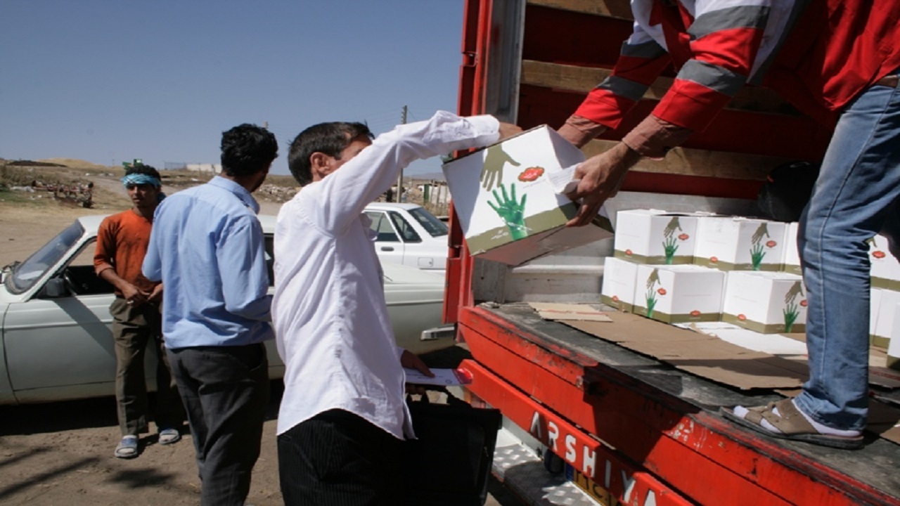 ارسال کمک به مناطق سیل زده جنوب کرمان