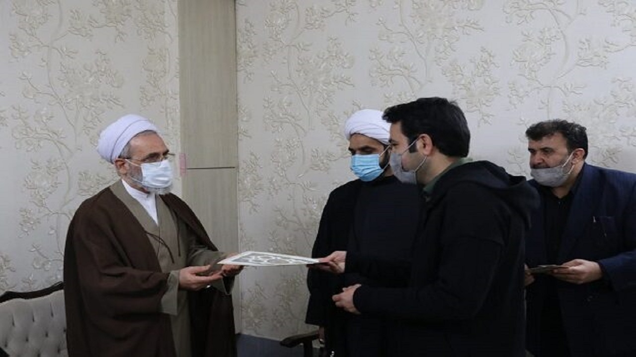 موفقیت ۲ هنرمند قمی در کارگاه ملی طراحی گرافیک «نماز عید جمعه»